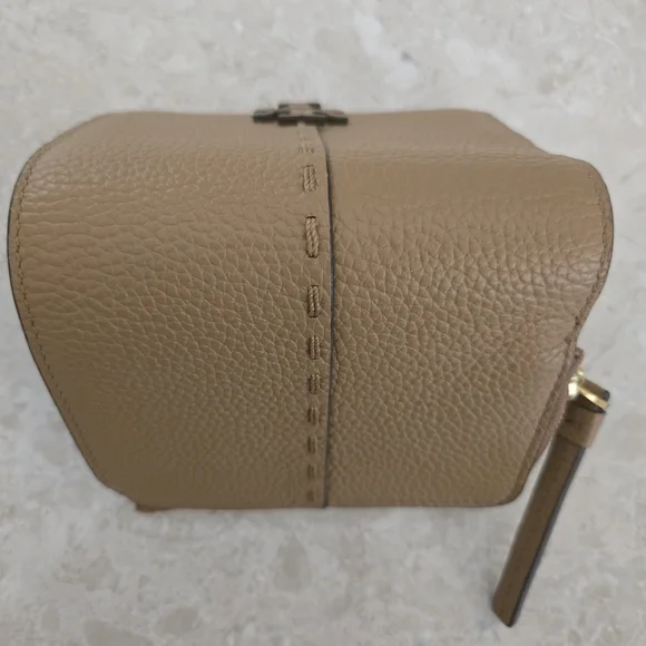 LIKE NEW TORY BURCH MCGRAW BIFOLD WALLET - TIRAMISU